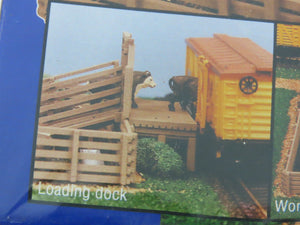 HO 1/87 Scale Life-Like Kit 1378 Modular Stock Pen w/ Cattle