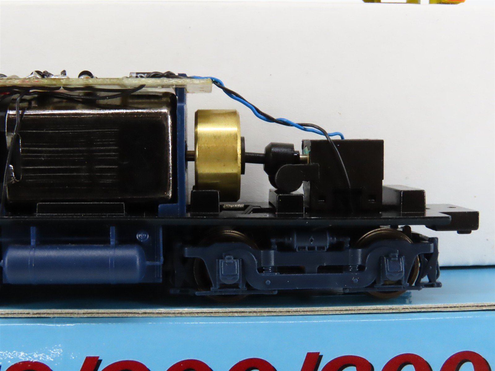 HO Scale Proto 2000 30087 B&O Chessie System EMD SW8 Diesel Switcher #9412