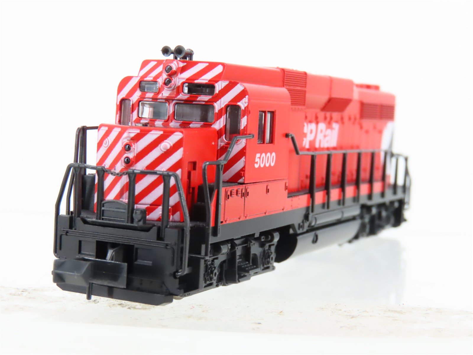 N Scale Atlas 4704 CP Canadian Pacific GP30 Diesel Locomotive #5000