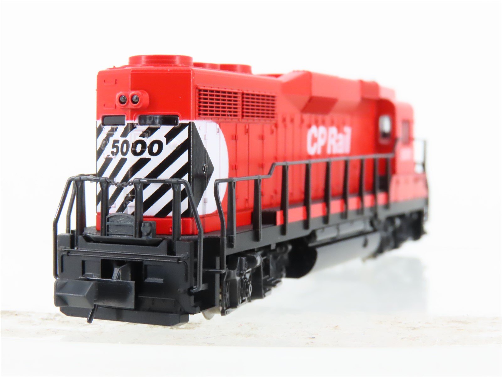 N Scale Atlas 4704 CP Canadian Pacific GP30 Diesel Locomotive #5000