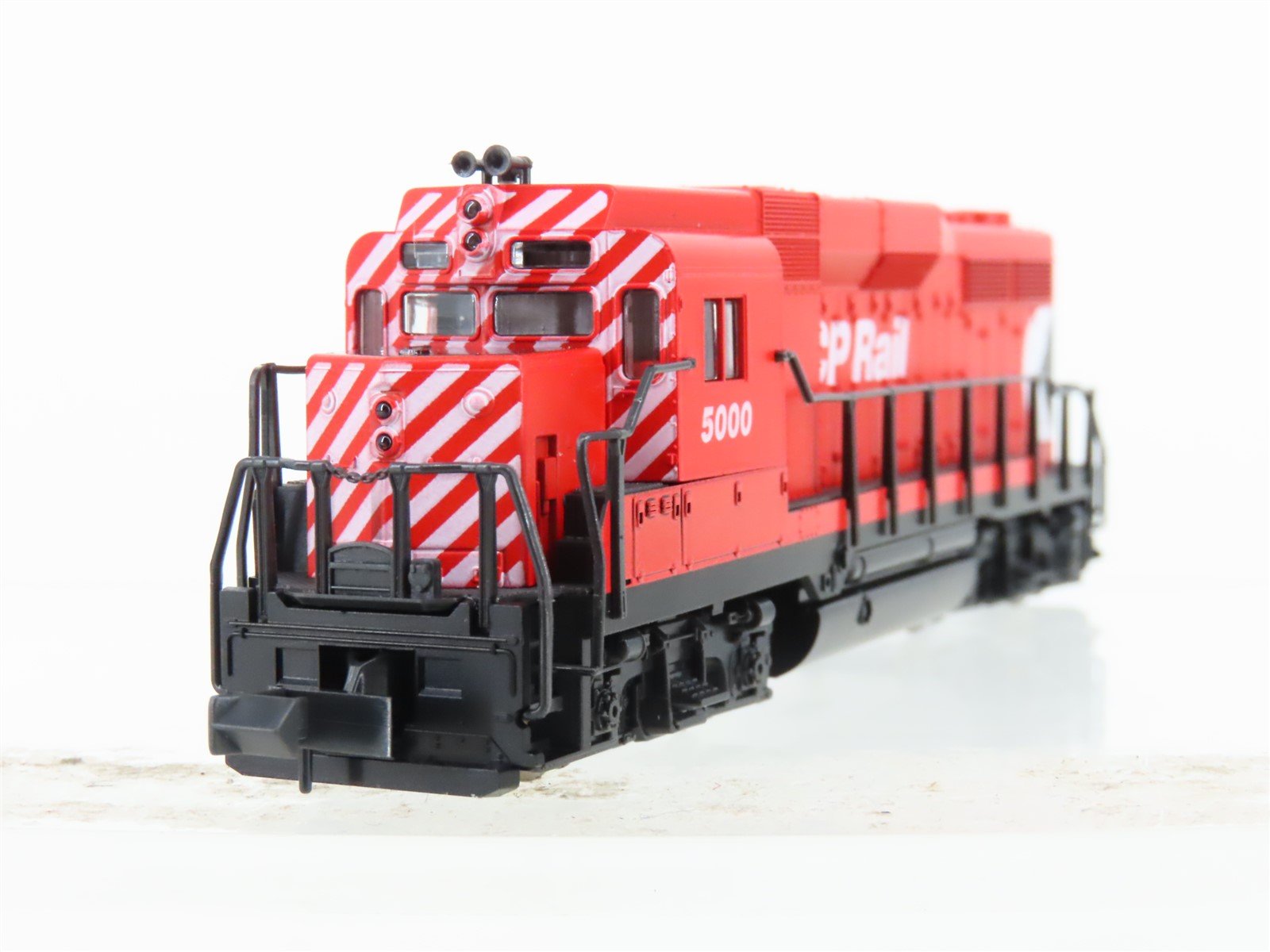 N Scale Atlas 4704 CP Canadian Pacific GP30 Diesel Locomotive #5000