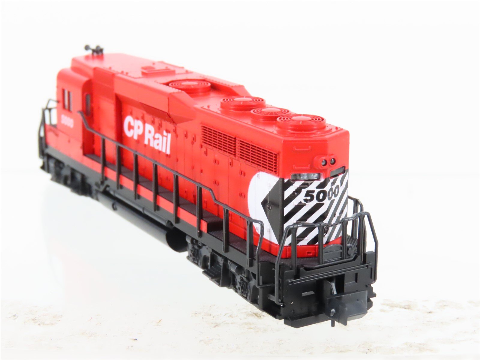 N Scale Atlas 4704 CP Canadian Pacific GP30 Diesel Locomotive #5000