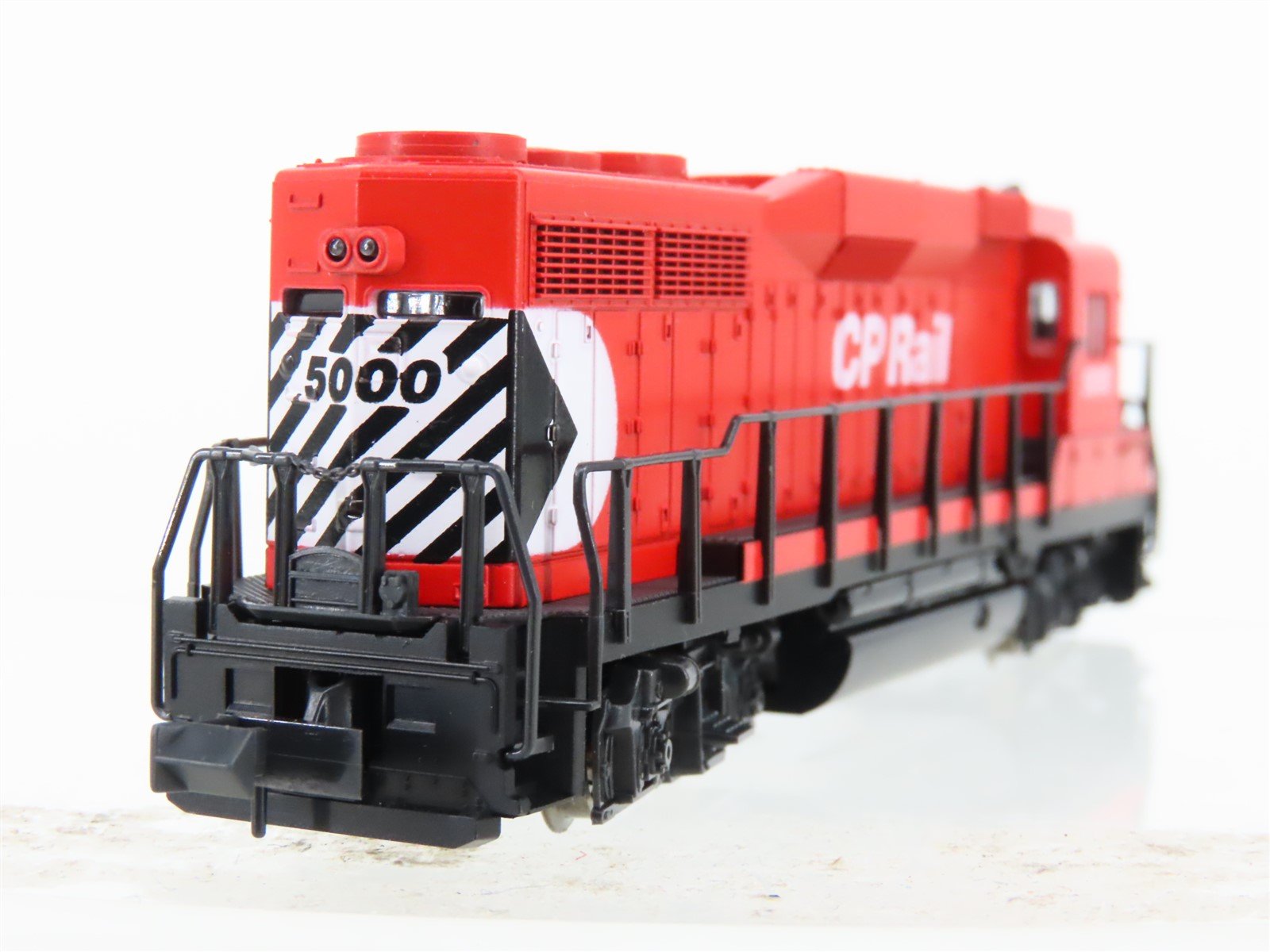 N Scale Atlas 4704 CP Canadian Pacific GP30 Diesel Locomotive #5000