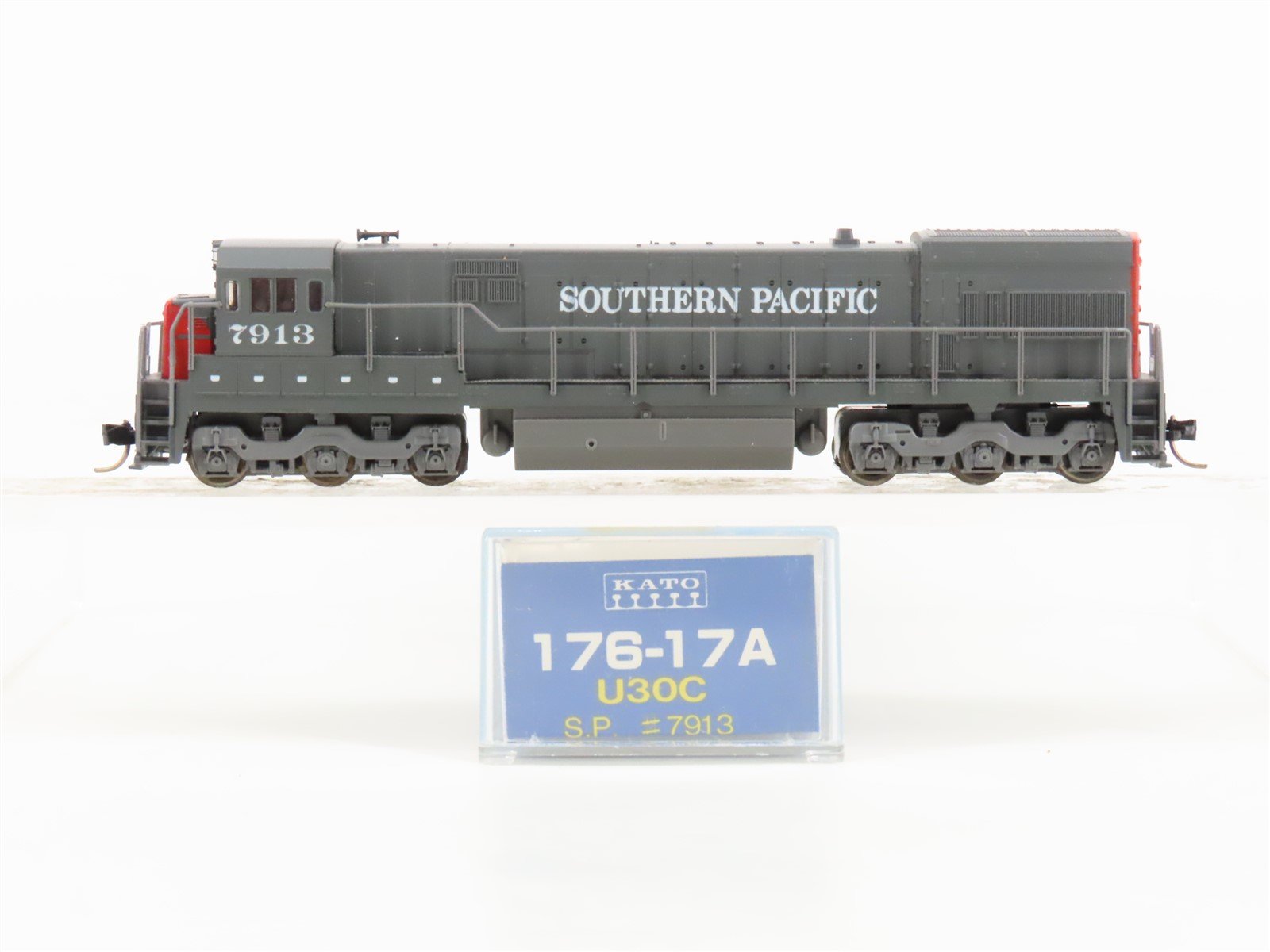 N Scale KATO 176-17A SP Southern Pacific U30C Diesel Locomotive #7913