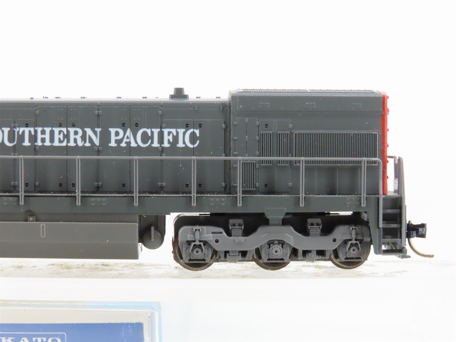 N Scale KATO 176-17A SP Southern Pacific U30C Diesel Locomotive #7913
