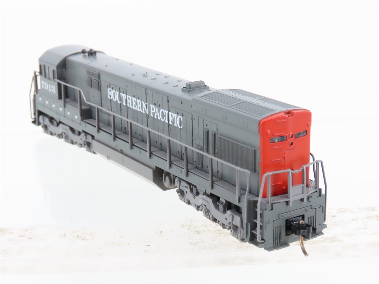 N Scale KATO 176-17A SP Southern Pacific U30C Diesel Locomotive #7913