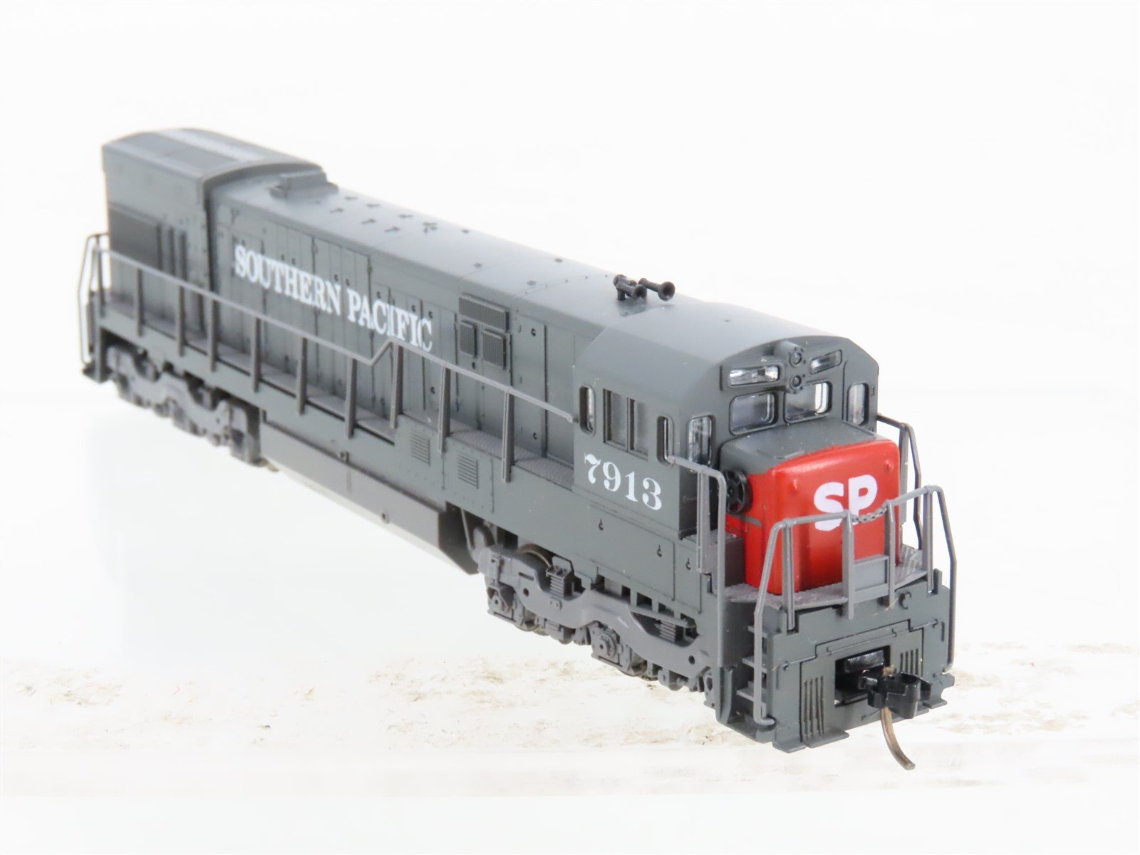 N Scale KATO 176-17A SP Southern Pacific U30C Diesel Locomotive #7913
