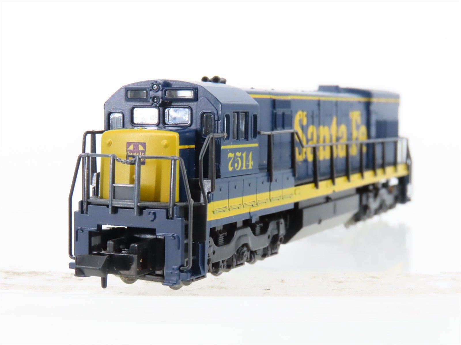 N Scale KATO 176-17D ATSF Santa Fe U30C Diesel Locomotive #7514