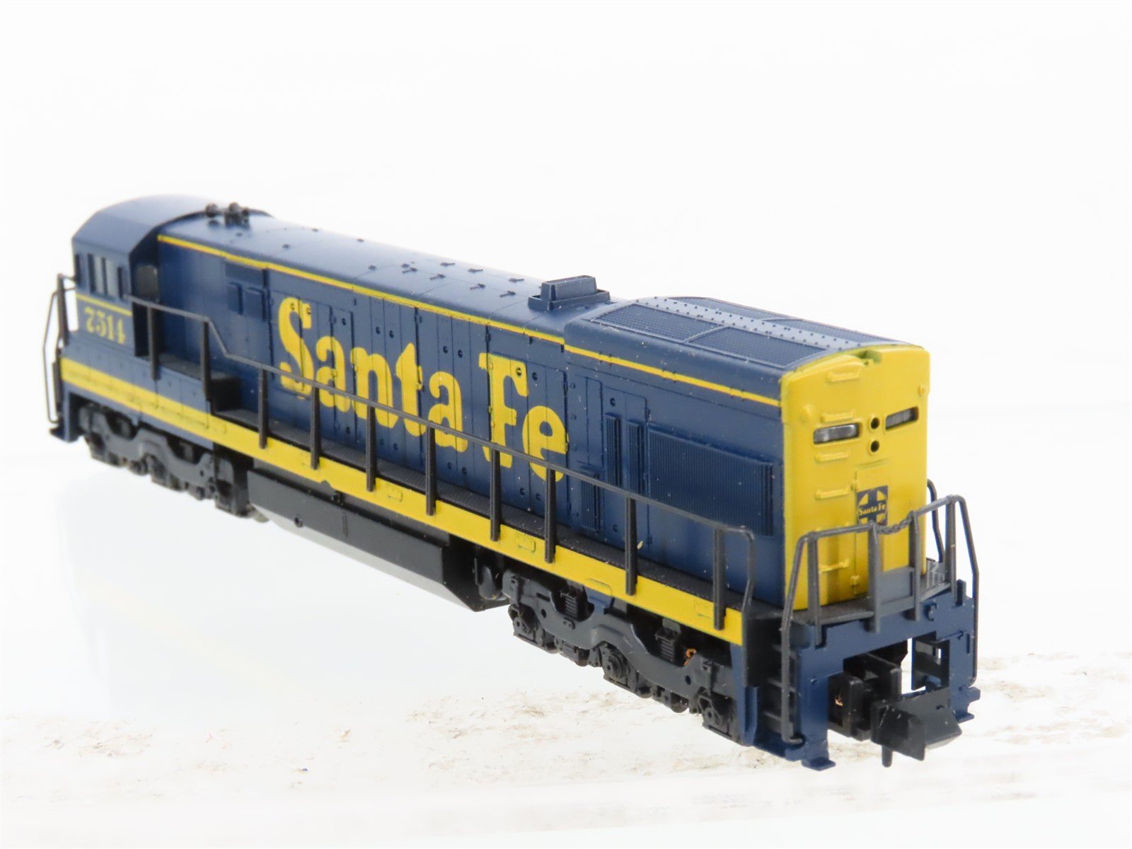 N Scale KATO 176-17D ATSF Santa Fe U30C Diesel Locomotive #7514