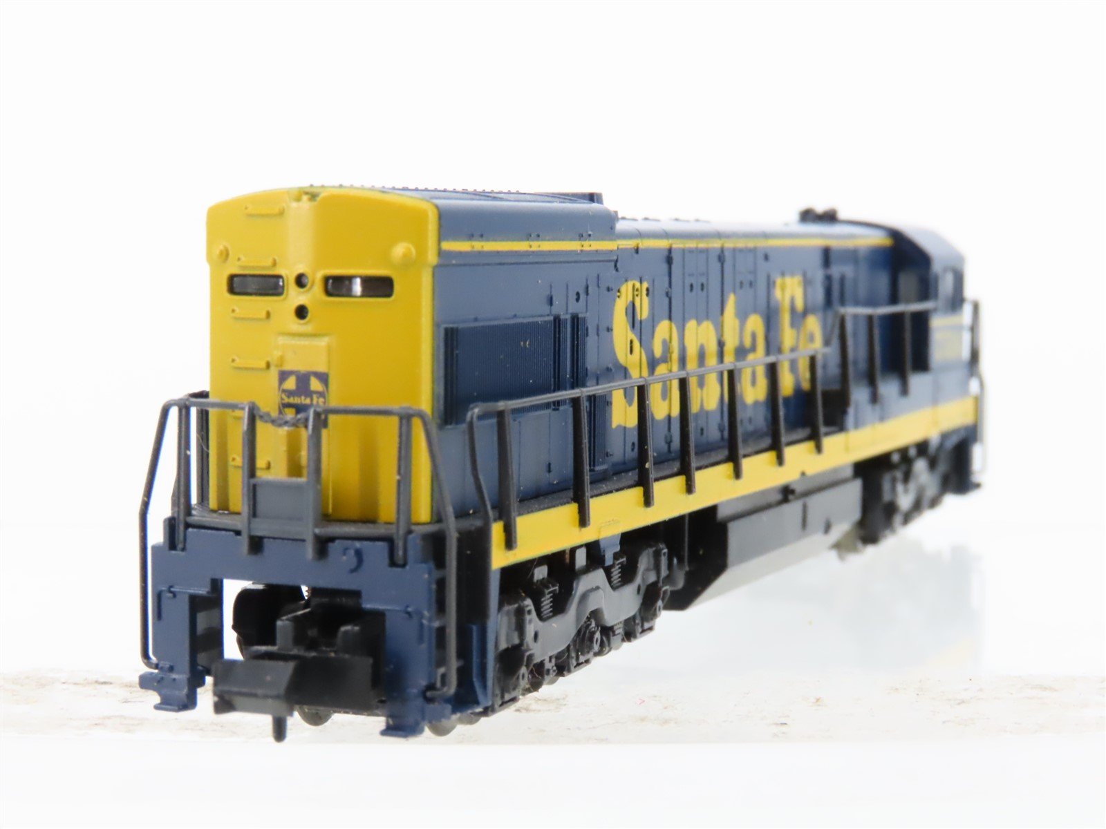 N Scale KATO 176-17D ATSF Santa Fe U30C Diesel Locomotive #7514