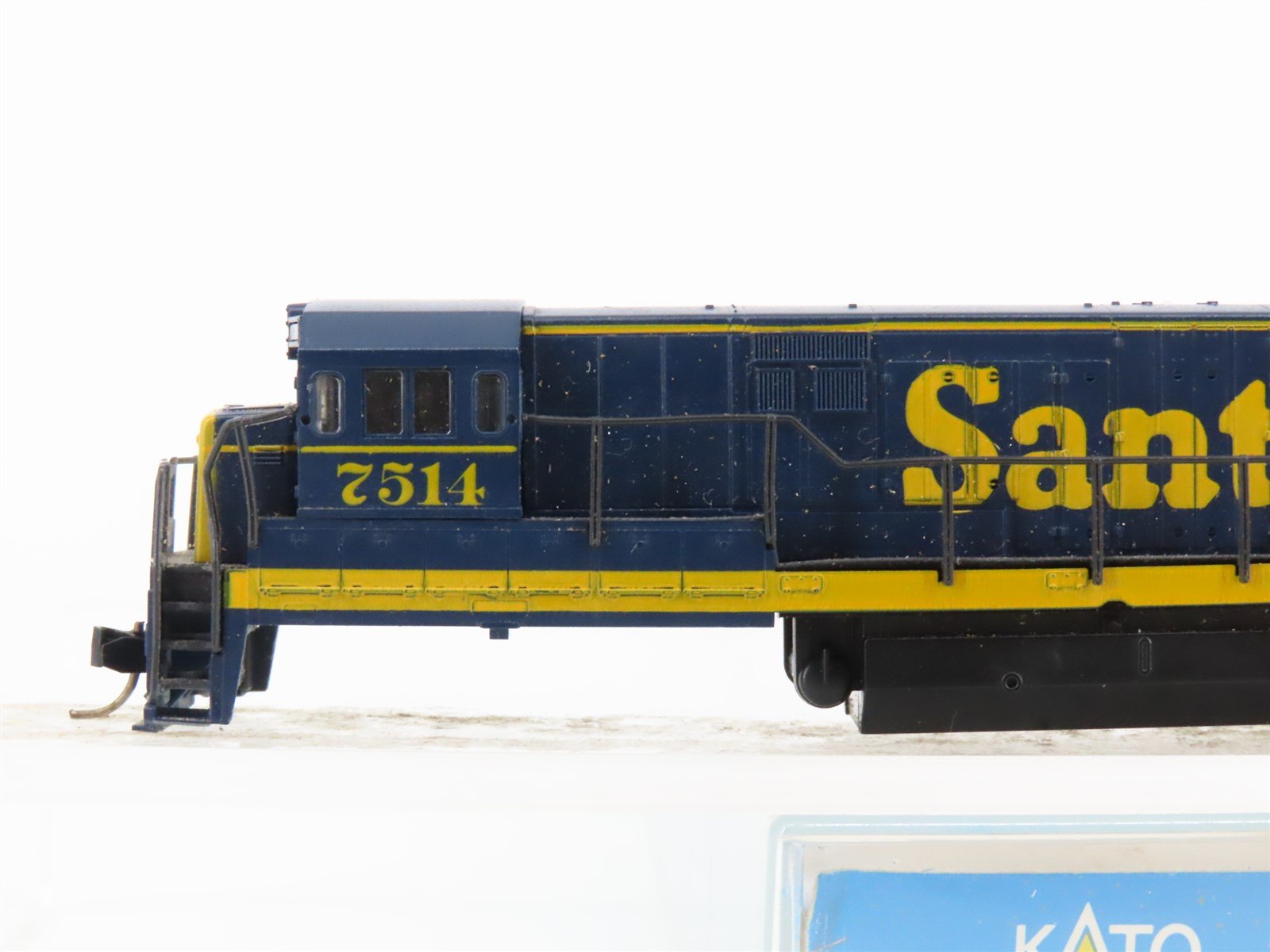 N Scale KATO 176-17D ATSF Santa Fe U30C Diesel Locomotive #7514