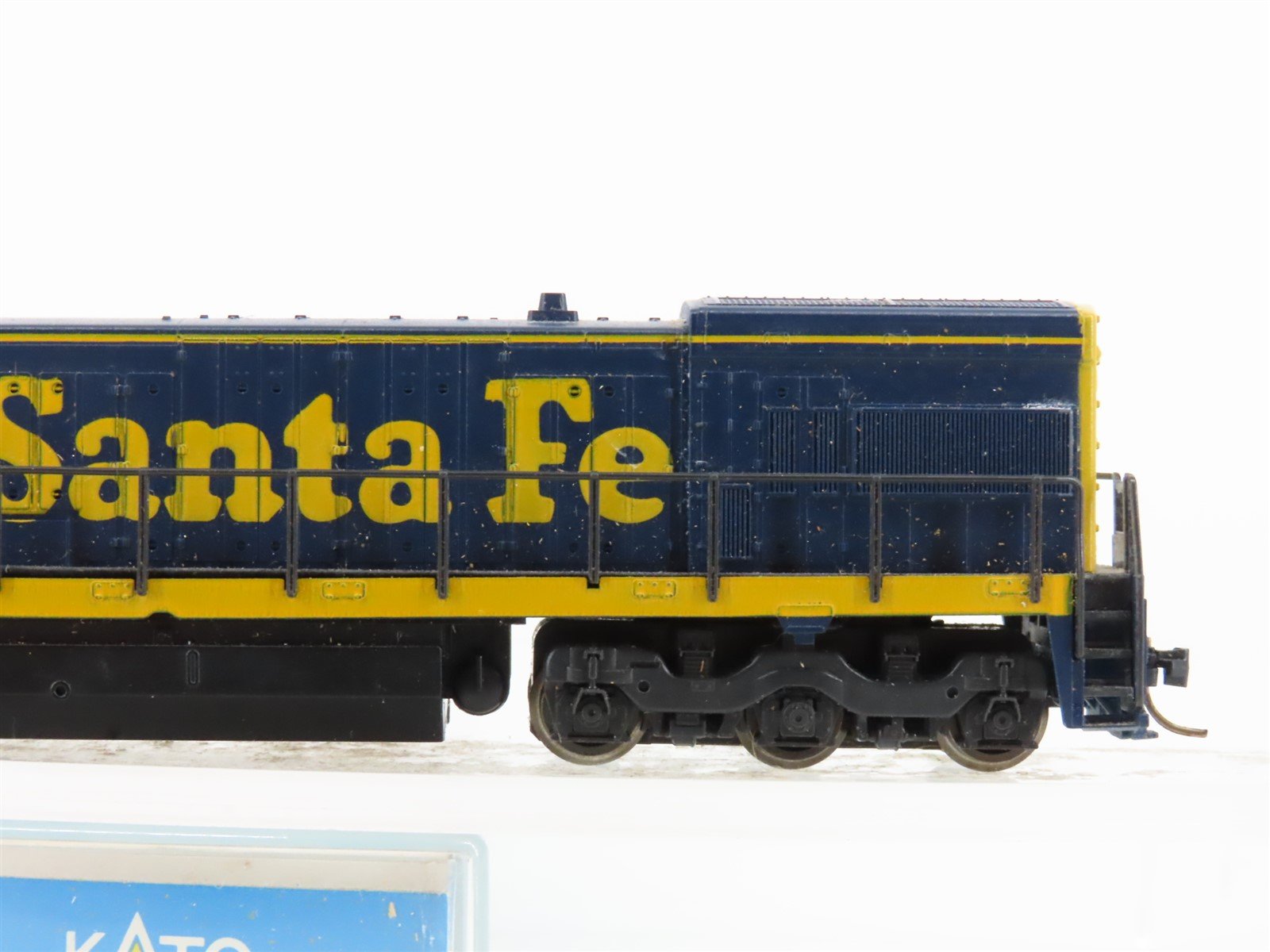 N Scale KATO 176-17D ATSF Santa Fe U30C Diesel Locomotive #7514