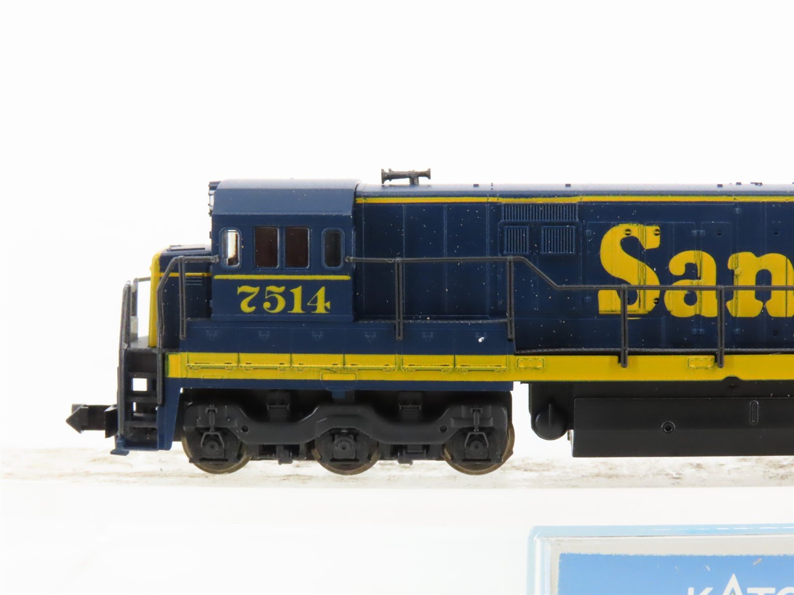 N Scale KATO 176-17D ATSF Santa Fe U30C Diesel Locomotive #7514