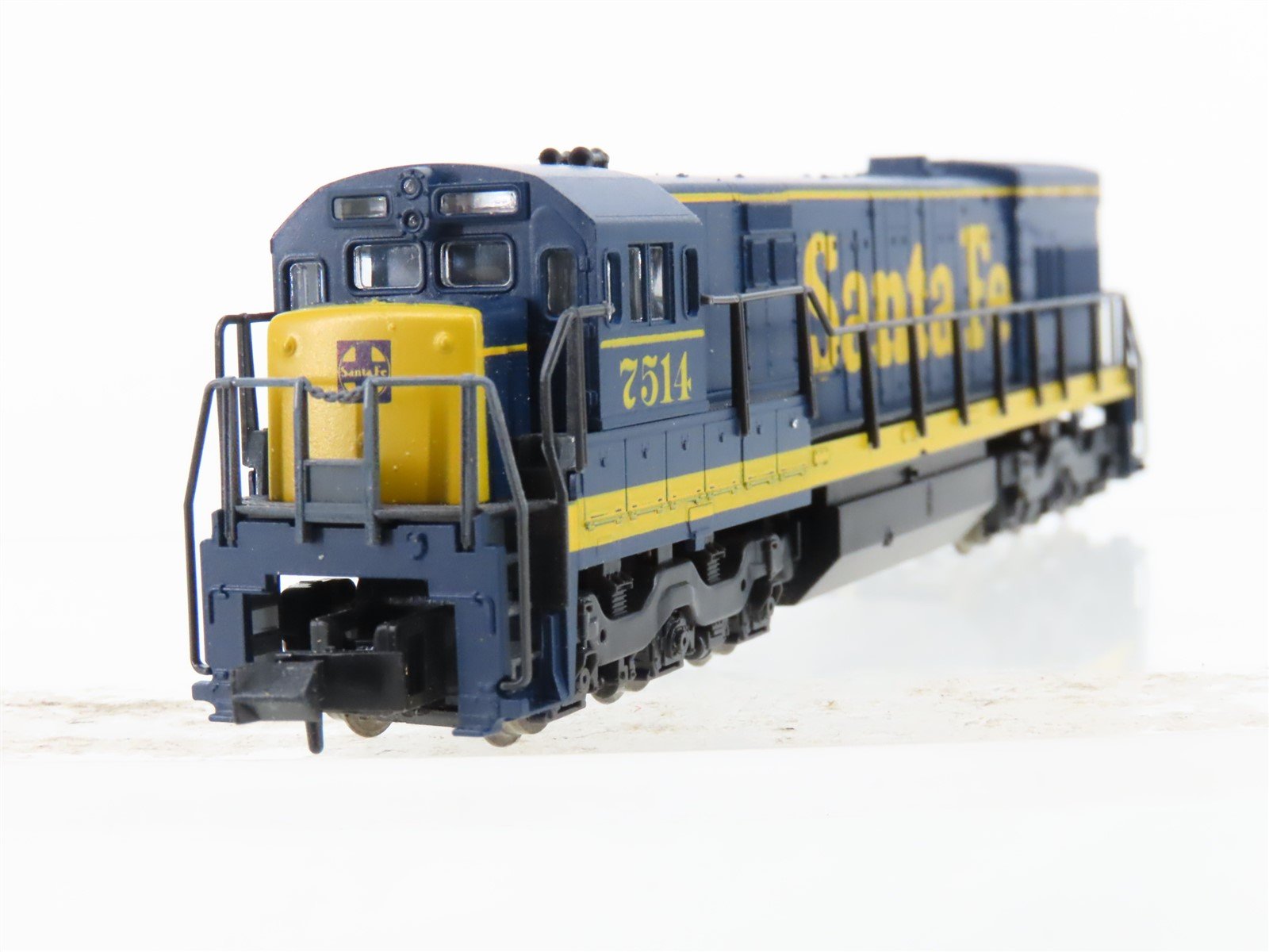 N Scale KATO 176-17D ATSF Santa Fe U30C Diesel Locomotive #7514
