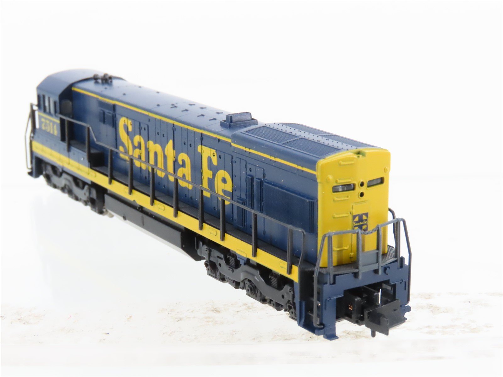 N Scale KATO 176-17D ATSF Santa Fe U30C Diesel Locomotive #7514