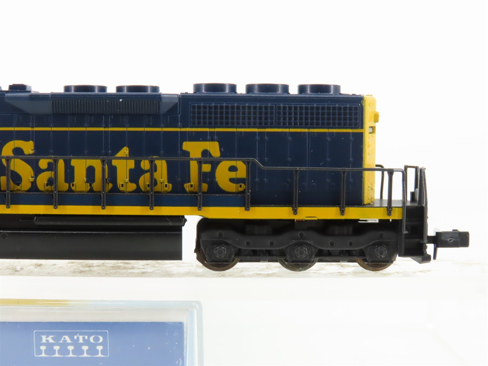 N Scale KATO 176-20G ATSF Santa Fe SD40 Diesel Locomotive #1705