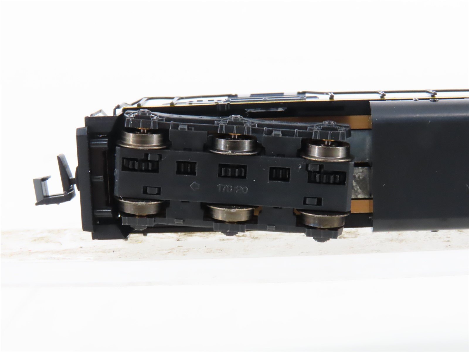 N Scale KATO 176-20G ATSF Santa Fe SD40 Diesel Locomotive #1705