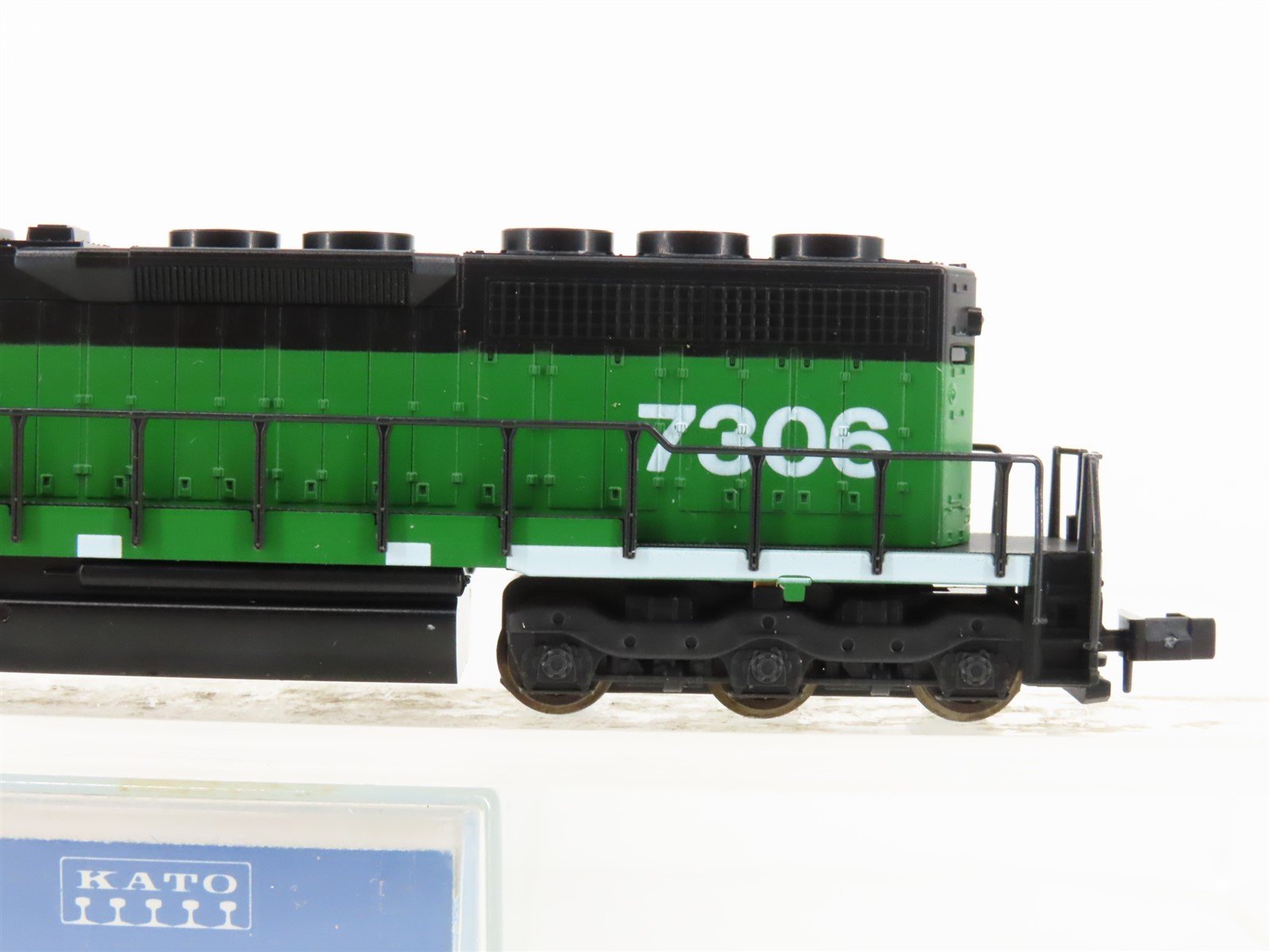 N Scale KATO 176-20J BN Burlington Northern SD40-2 Diesel Locomotive #7306