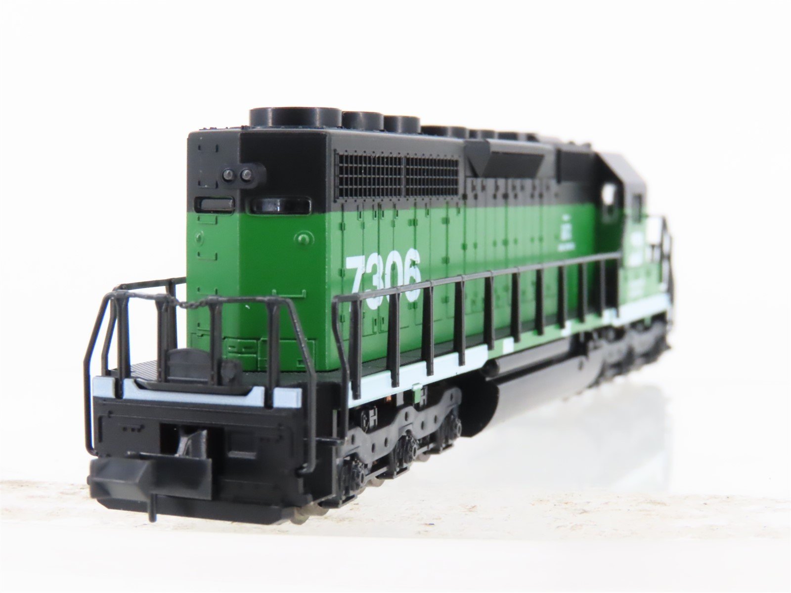 N Scale KATO 176-20J BN Burlington Northern SD40-2 Diesel Locomotive #7306