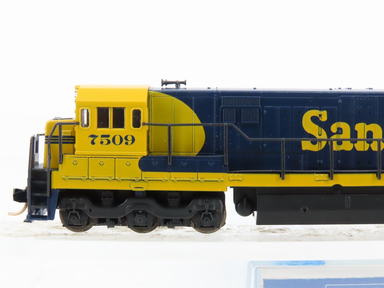 N Scale KATO 176-172 ATSF Santa Fe U30C Diesel Locomotive #7509