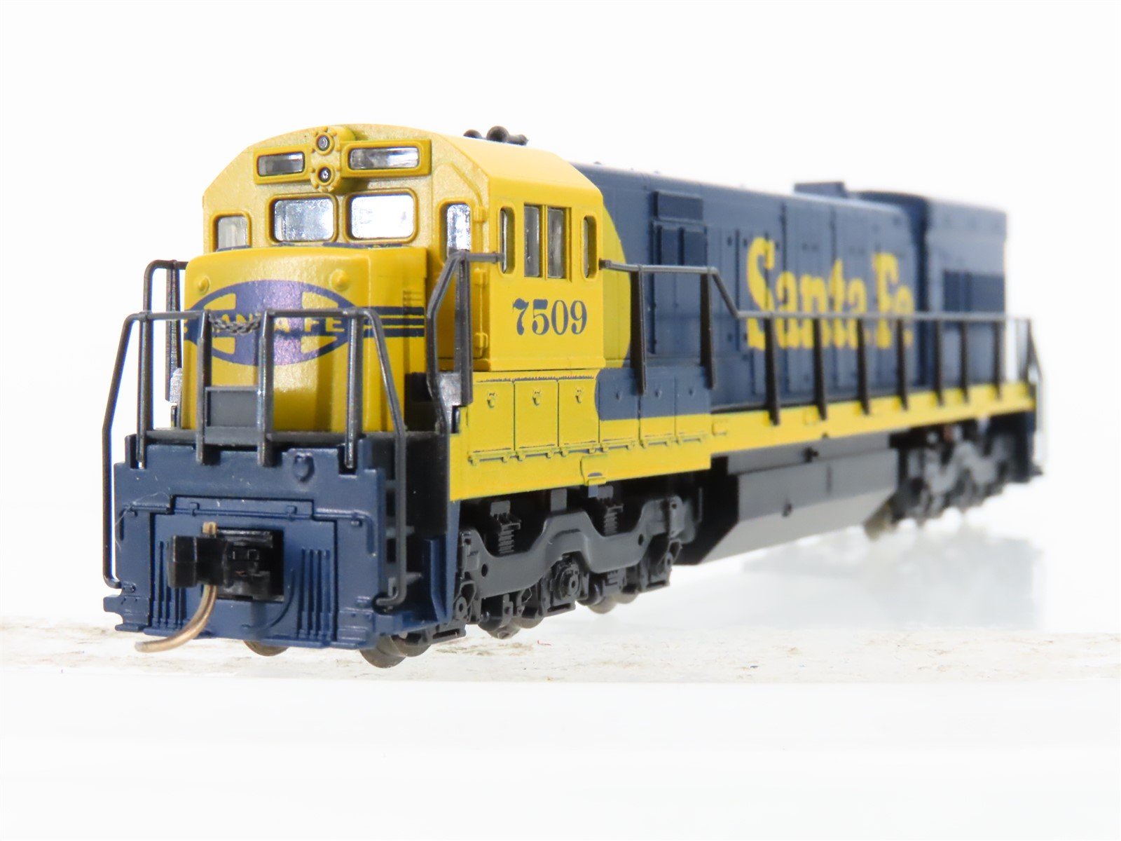 N Scale KATO 176-172 ATSF Santa Fe U30C Diesel Locomotive #7509