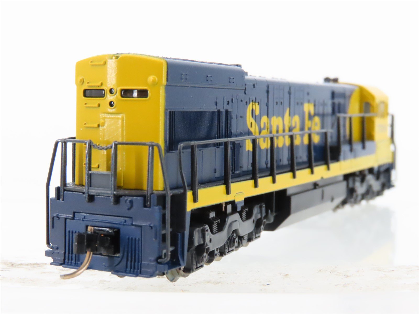 N Scale KATO 176-172 ATSF Santa Fe U30C Diesel Locomotive #7509