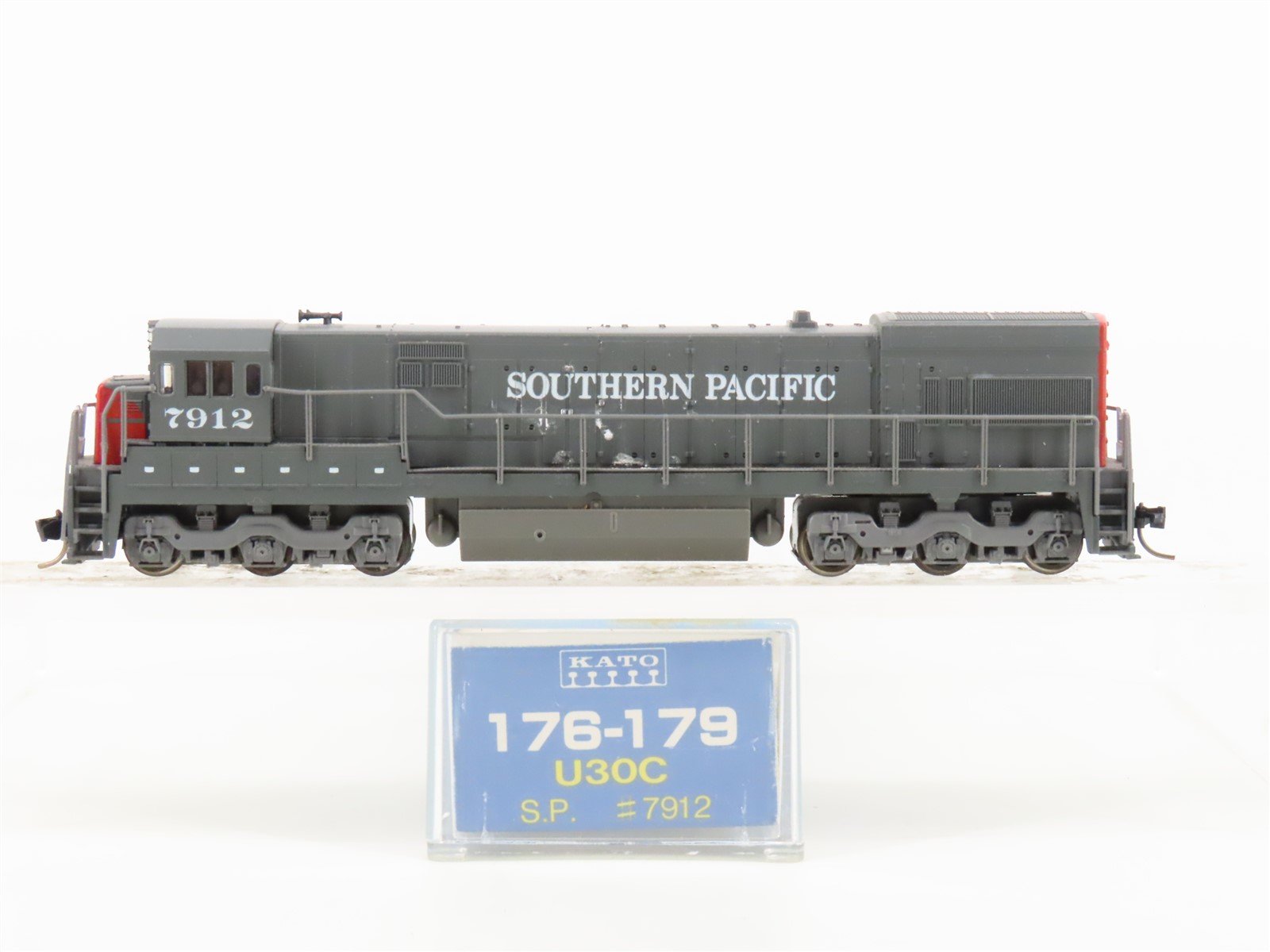 N Scale KATO 176-179 SP Southern Pacific U30C Diesel Locomotive #7912