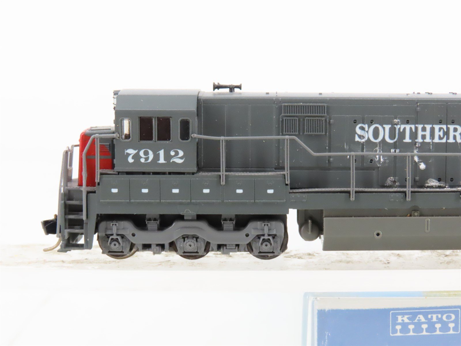N Scale KATO 176-179 SP Southern Pacific U30C Diesel Locomotive #7912