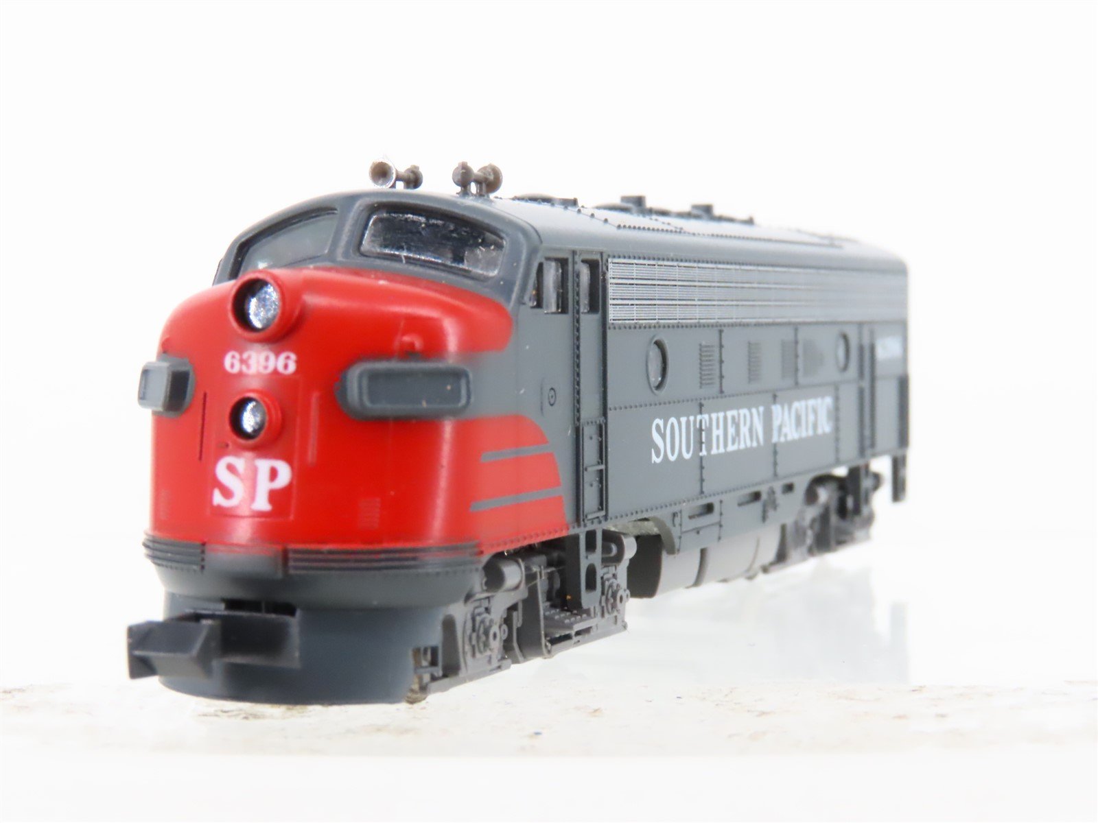N Scale KATO 176-214 SP Southern Pacific F7A Diesel Locomotive #6396