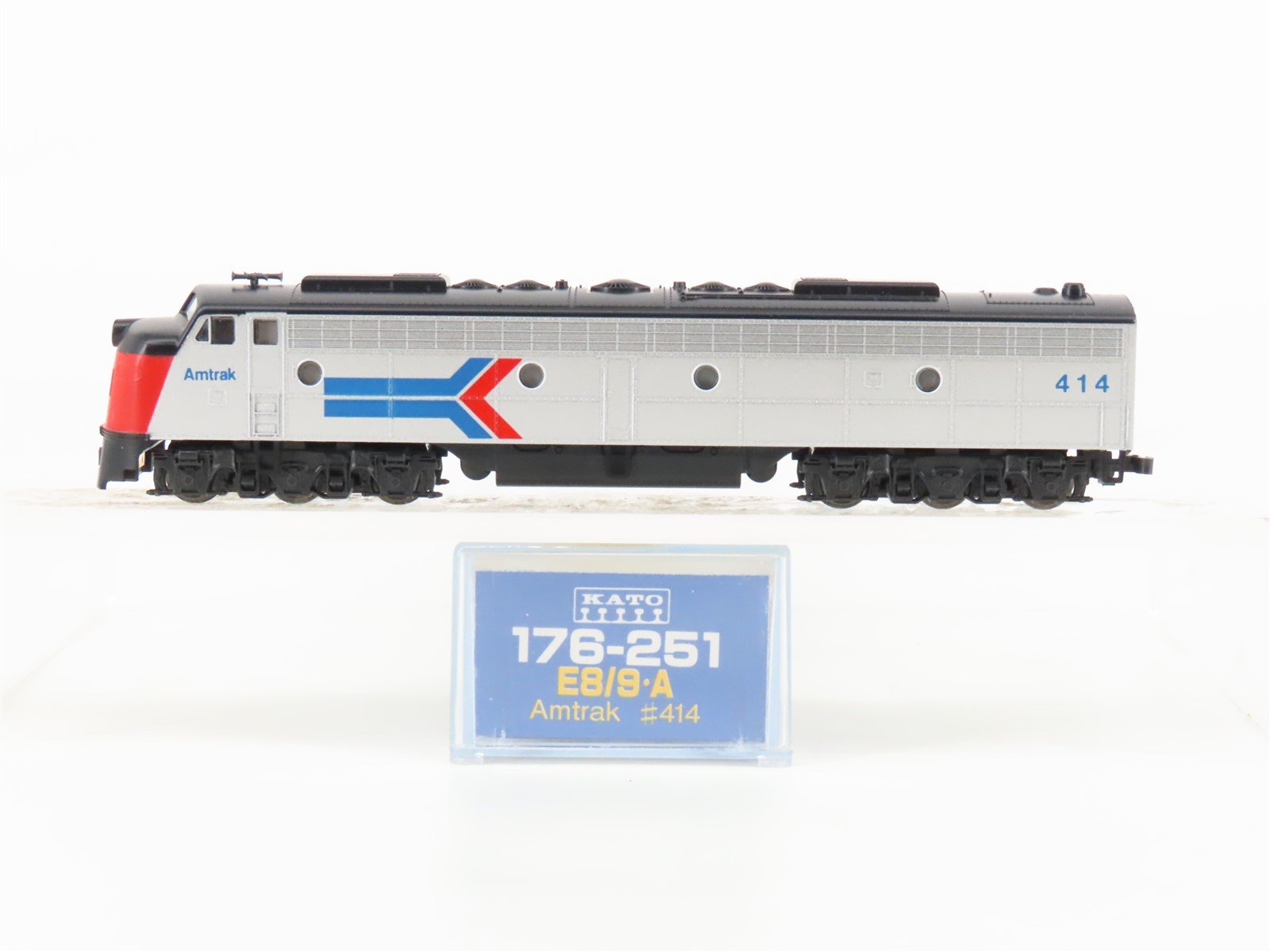 N Scale KATO 176-251 Amtrak E8/9A Diesel Locomotive #414