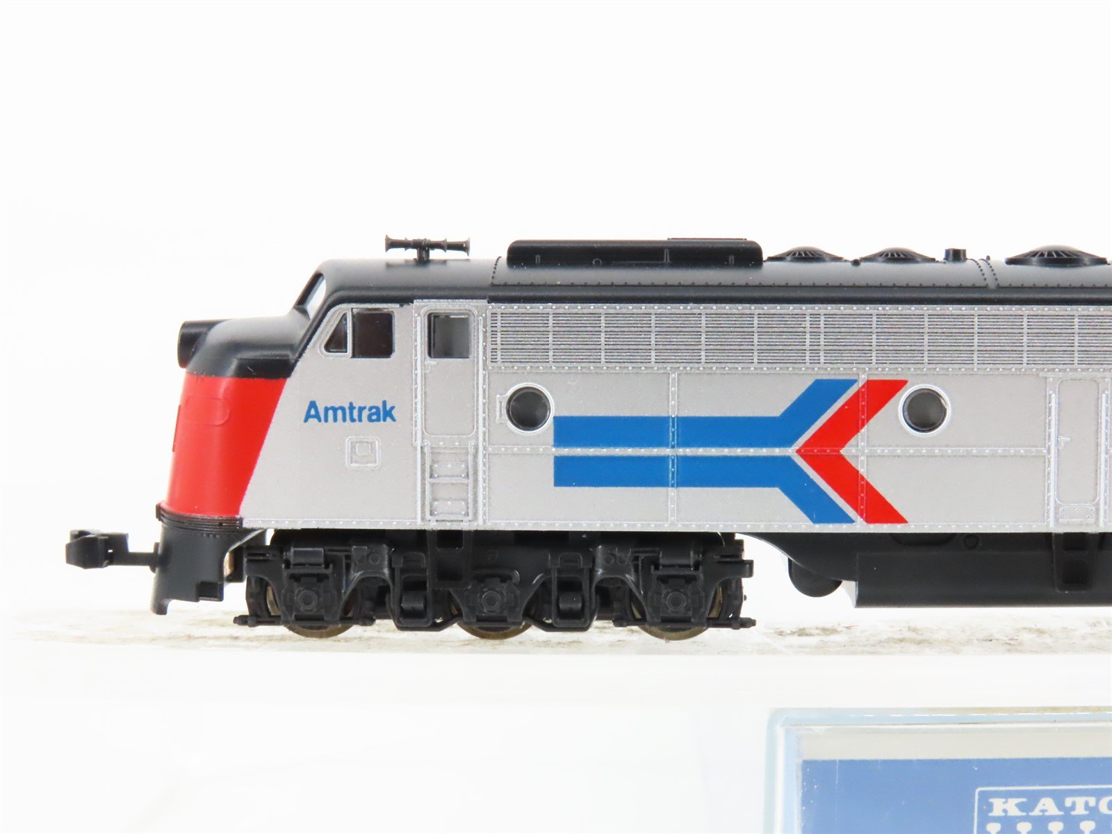 N Scale KATO 176-251 Amtrak E8/9A Diesel Locomotive #414