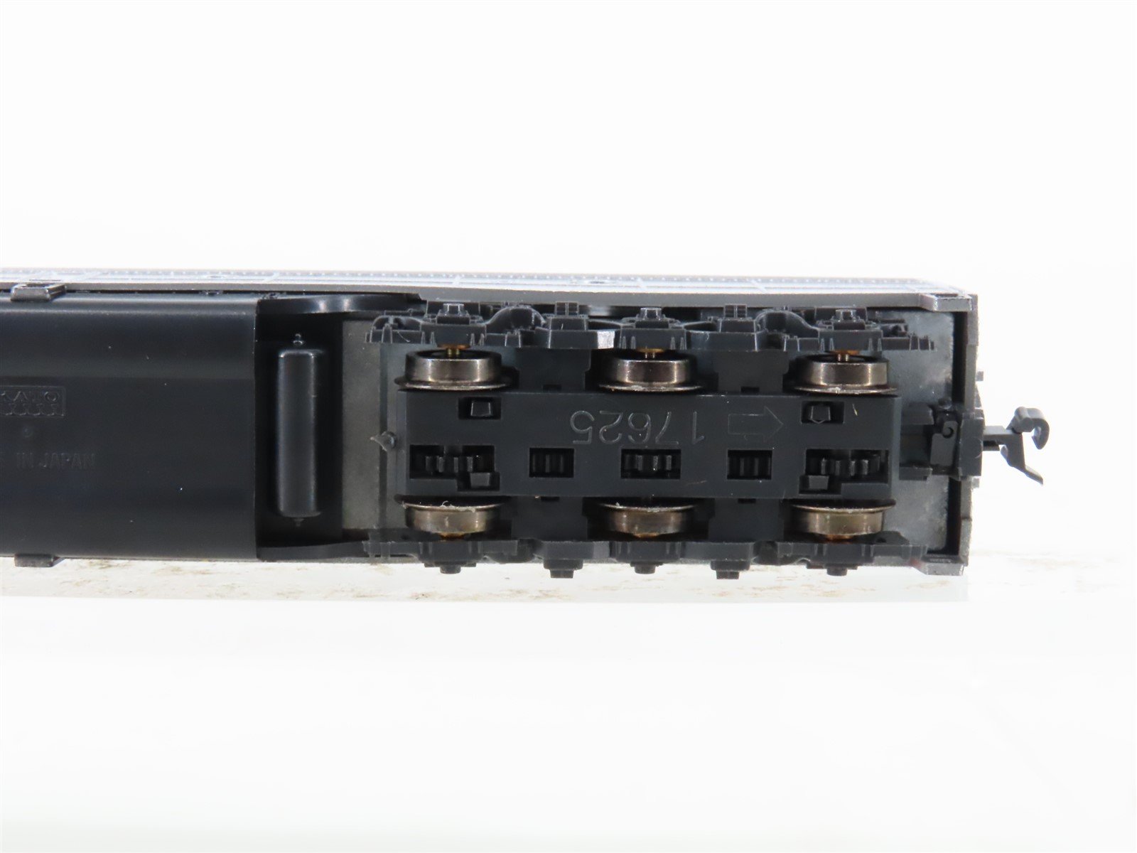 N Scale KATO 176-251 Amtrak E8/9A Diesel Locomotive #414