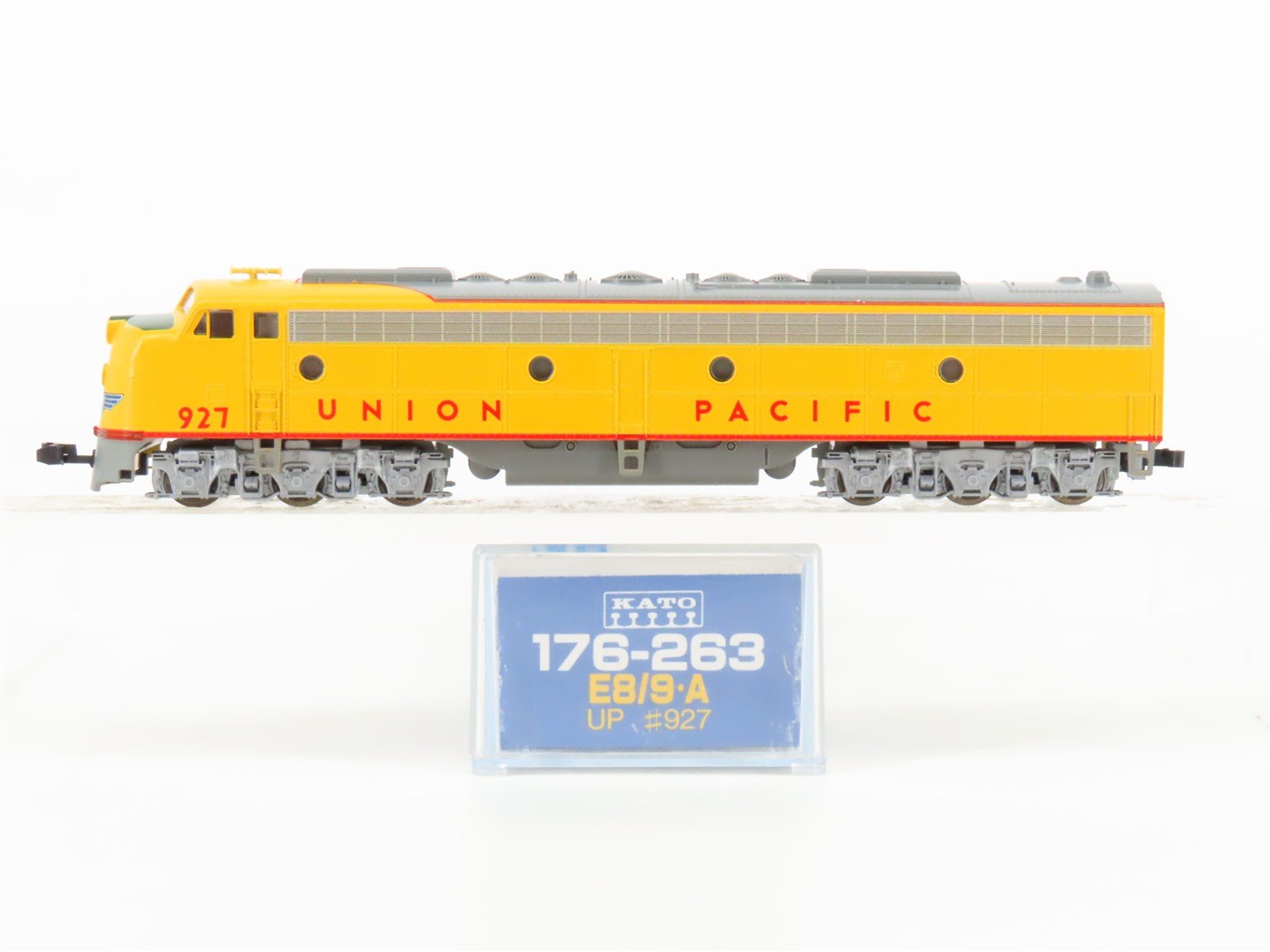 N Scale KATO 176-263 UP Union Pacific E8/9A Diesel Locomotive #927