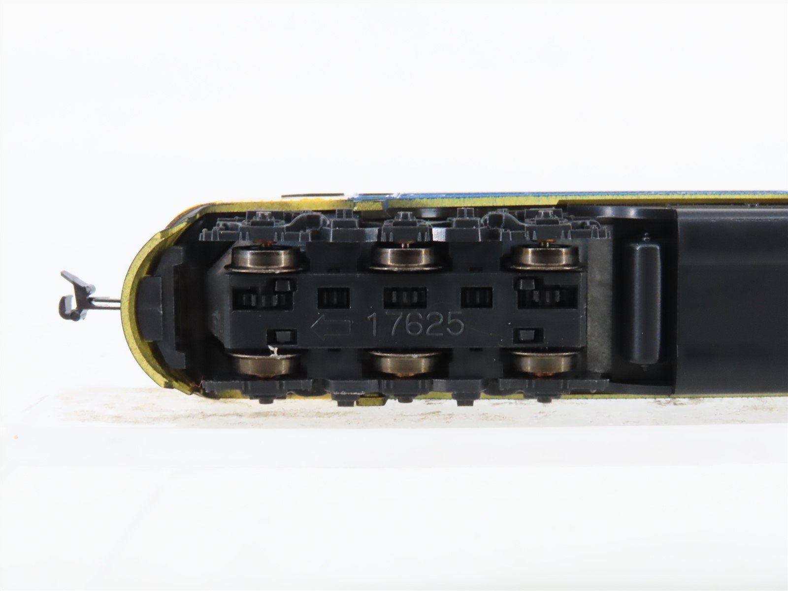 N Scale KATO 176-271 VIA Rail E8/9A Diesel Locomotive #1898
