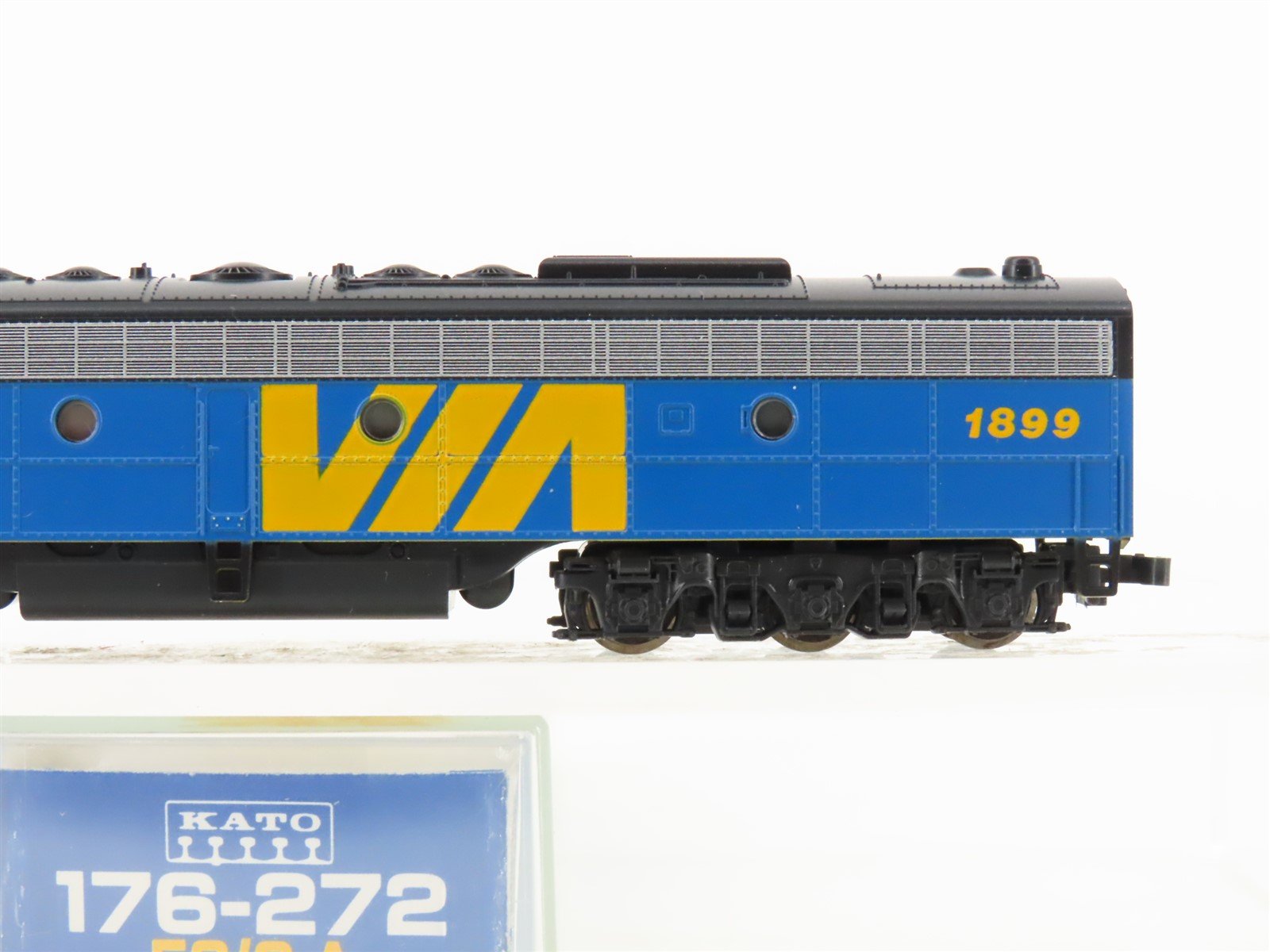 N Scale KATO 176-272 VIA Rail E8/9A Diesel Locomotive #1899