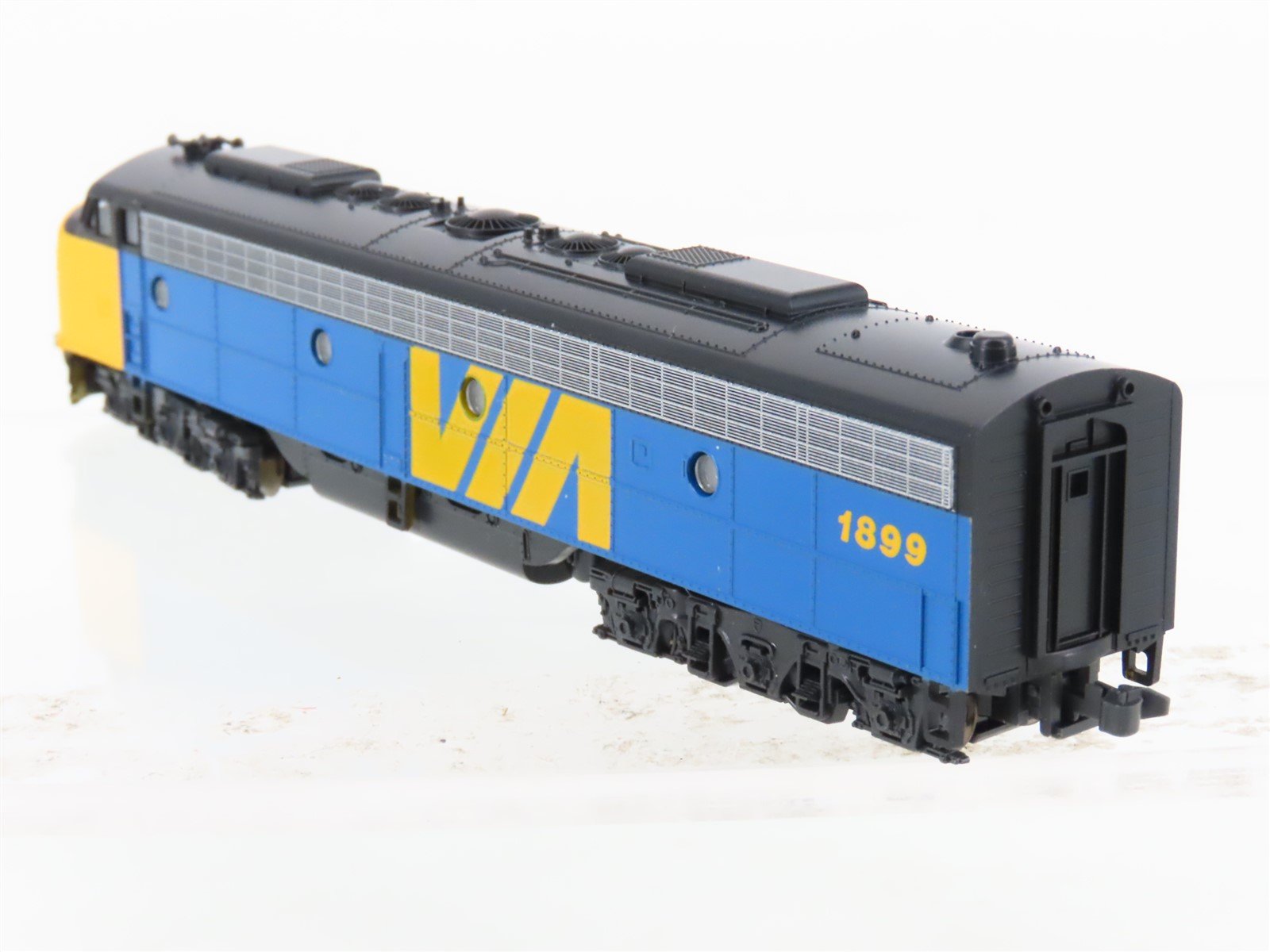 N Scale KATO 176-272 VIA Rail E8/9A Diesel Locomotive #1899