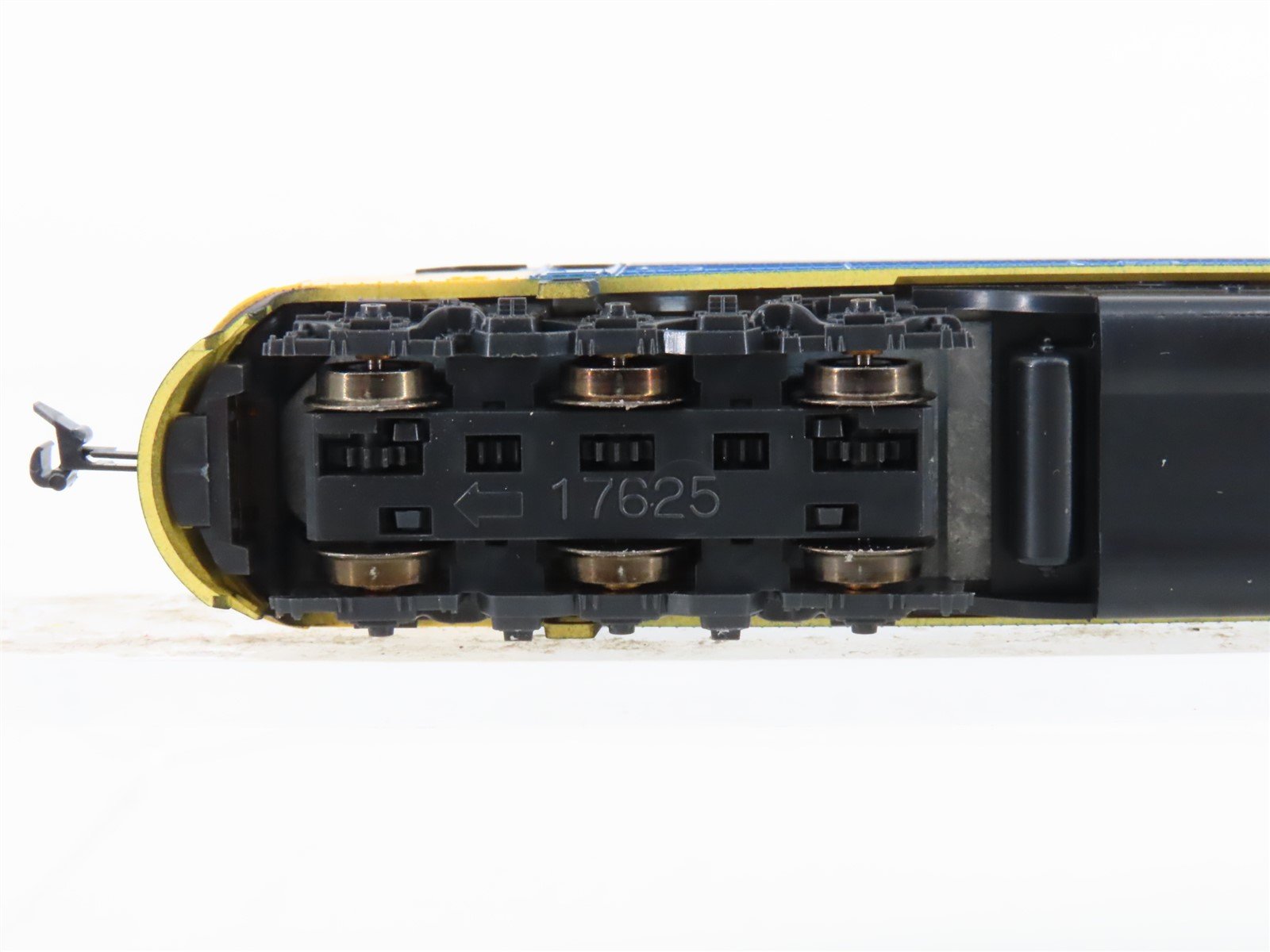 N Scale KATO 176-272 VIA Rail E8/9A Diesel Locomotive #1899