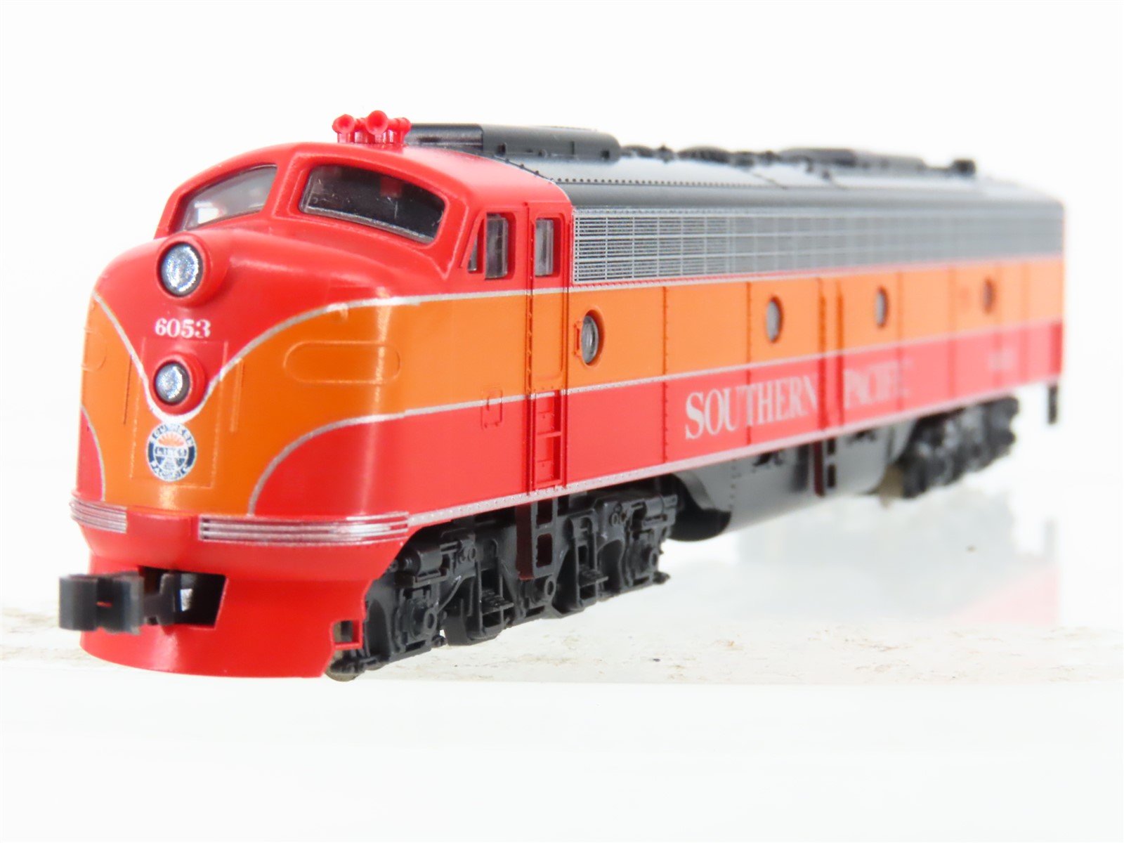 N Scale KATO 176-282 SP Southern Pacific Daylight E8/9A Diesel Locomotive #6053