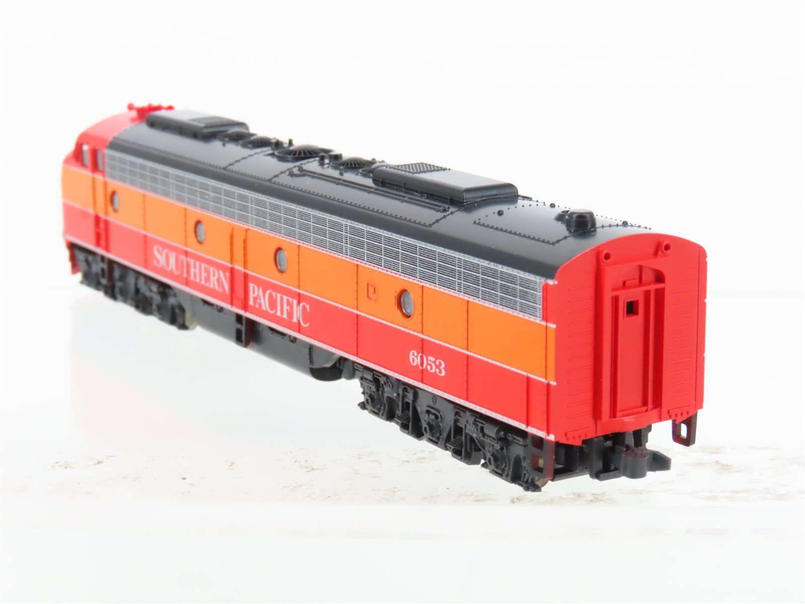 N Scale KATO 176-282 SP Southern Pacific Daylight E8/9A Diesel Locomotive #6053