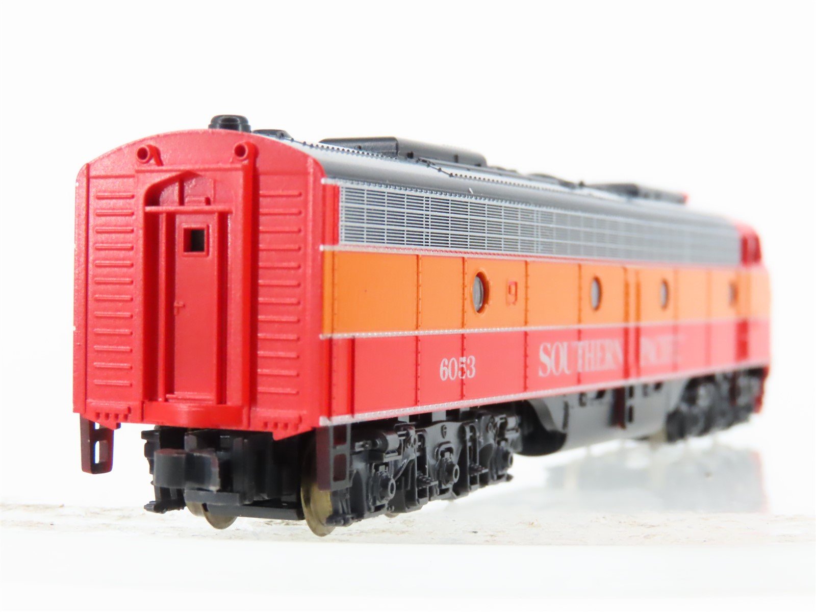 N Scale KATO 176-282 SP Southern Pacific Daylight E8/9A Diesel Locomotive #6053