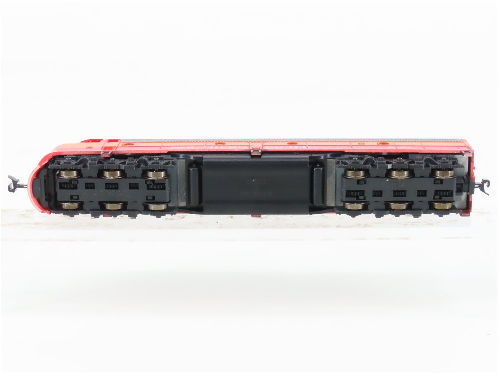 N Scale KATO 176-282 SP Southern Pacific Daylight E8/9A Diesel Locomotive #6053