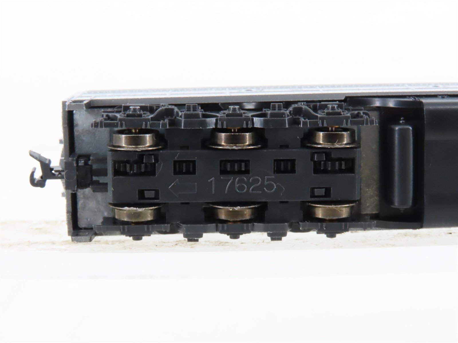 N Scale KATO 176-291 Amtrak E8/9B Diesel Locomotive #466B