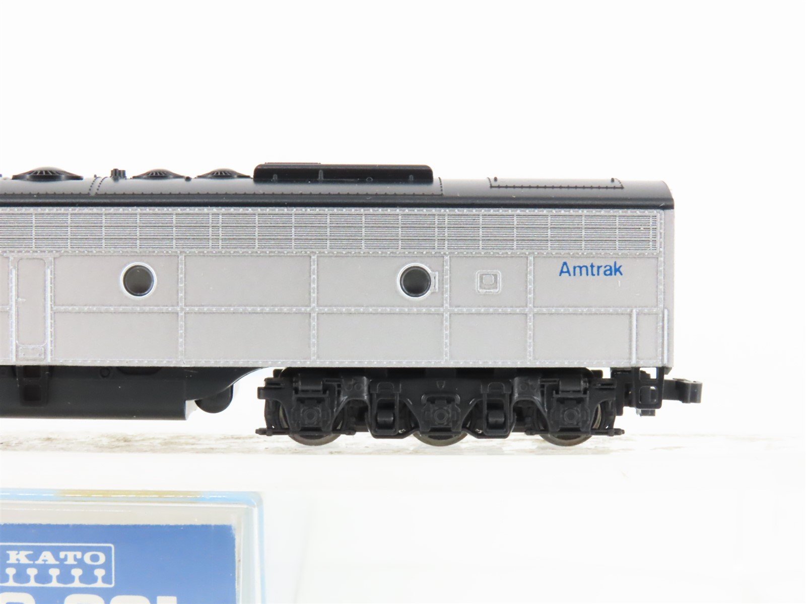N Scale KATO 176-291 Amtrak E8/9B Diesel Locomotive #466B