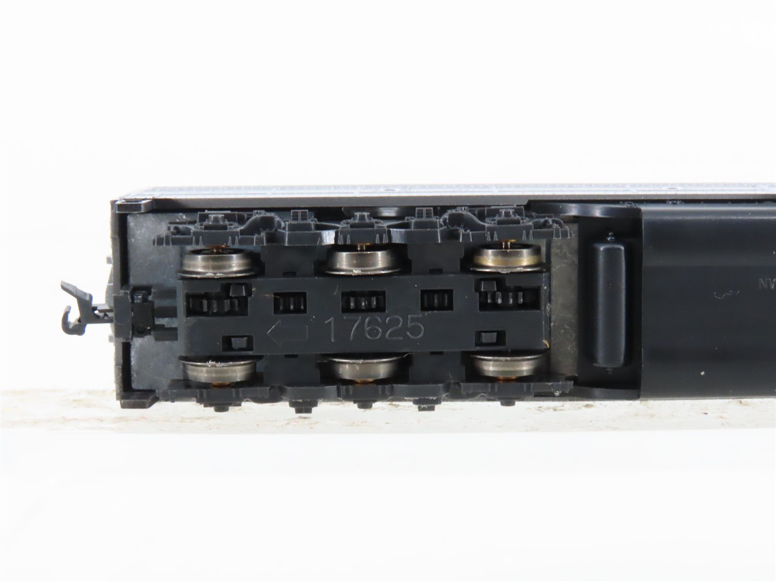 N Scale KATO 176-291 Amtrak E8/9B Diesel Locomotive #466B