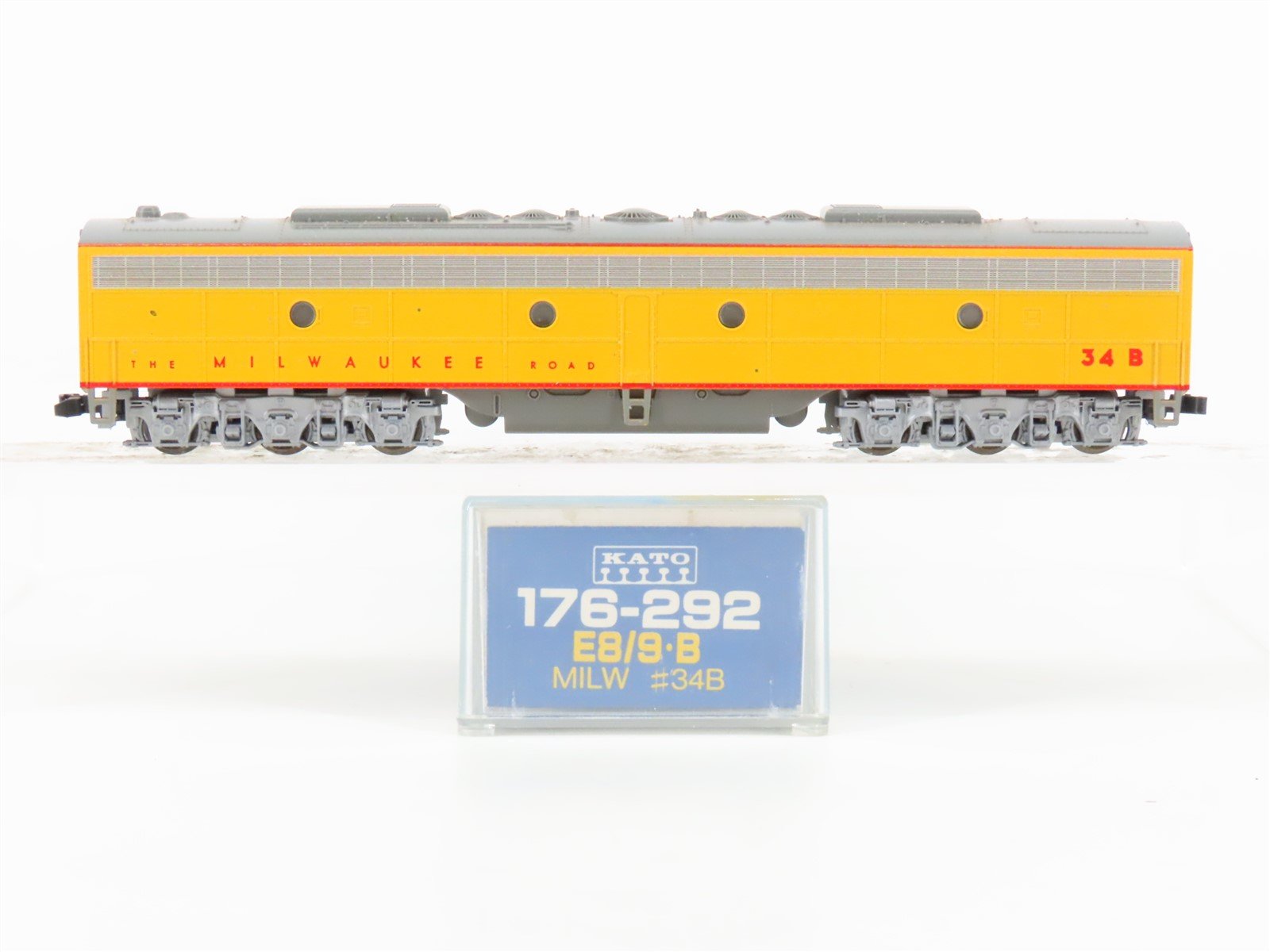 N Scale KATO 176-292 MILW Milwaukee Road E8/9B Diesel Locomotive #34B