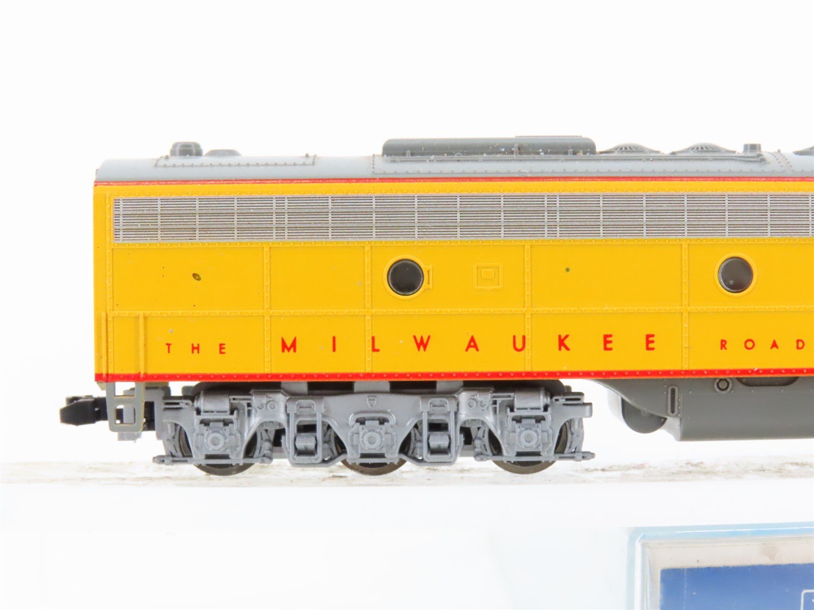 N Scale KATO 176-292 MILW Milwaukee Road E8/9B Diesel Locomotive #34B