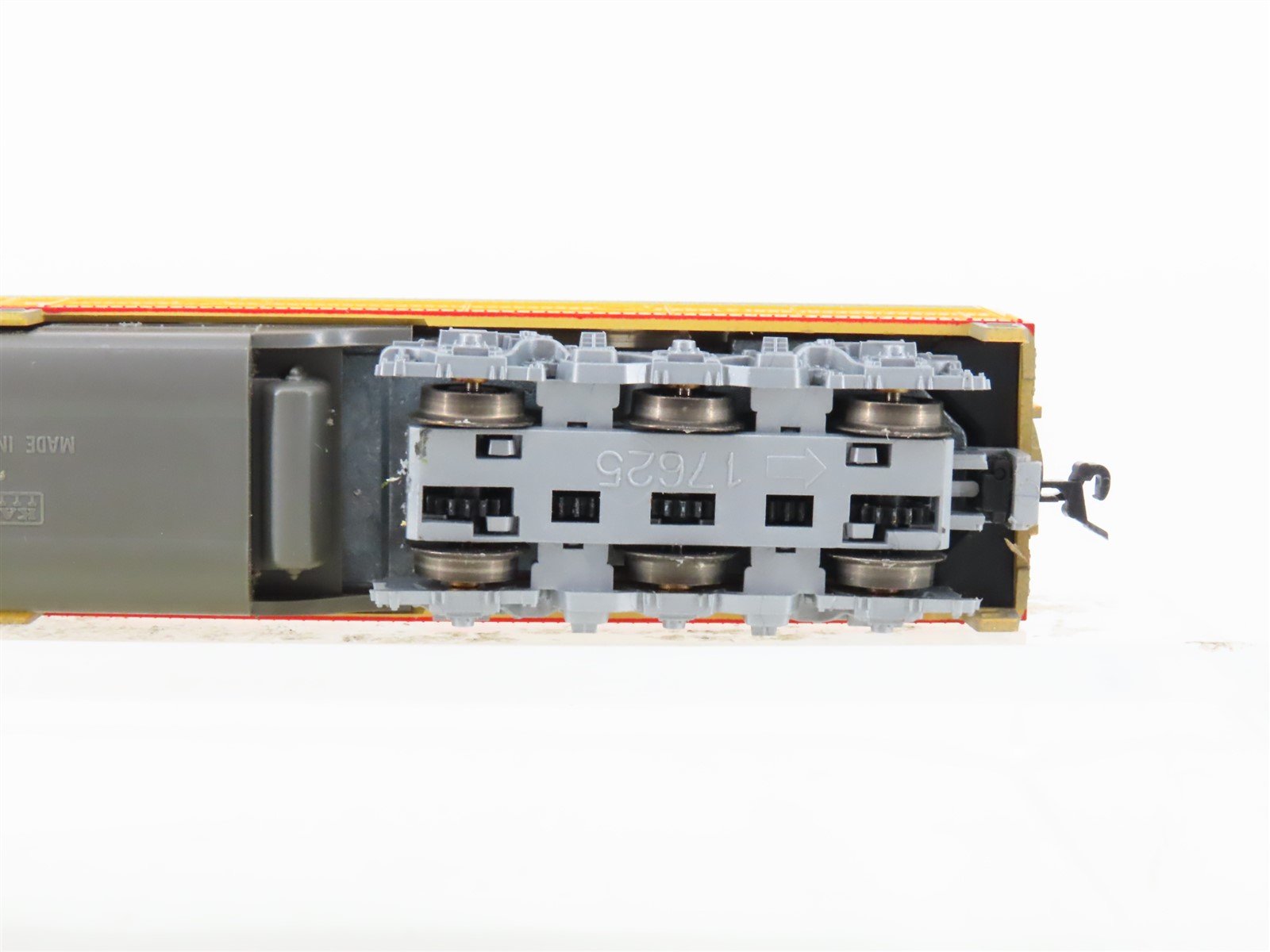N Scale KATO 176-292 MILW Milwaukee Road E8/9B Diesel Locomotive #34B