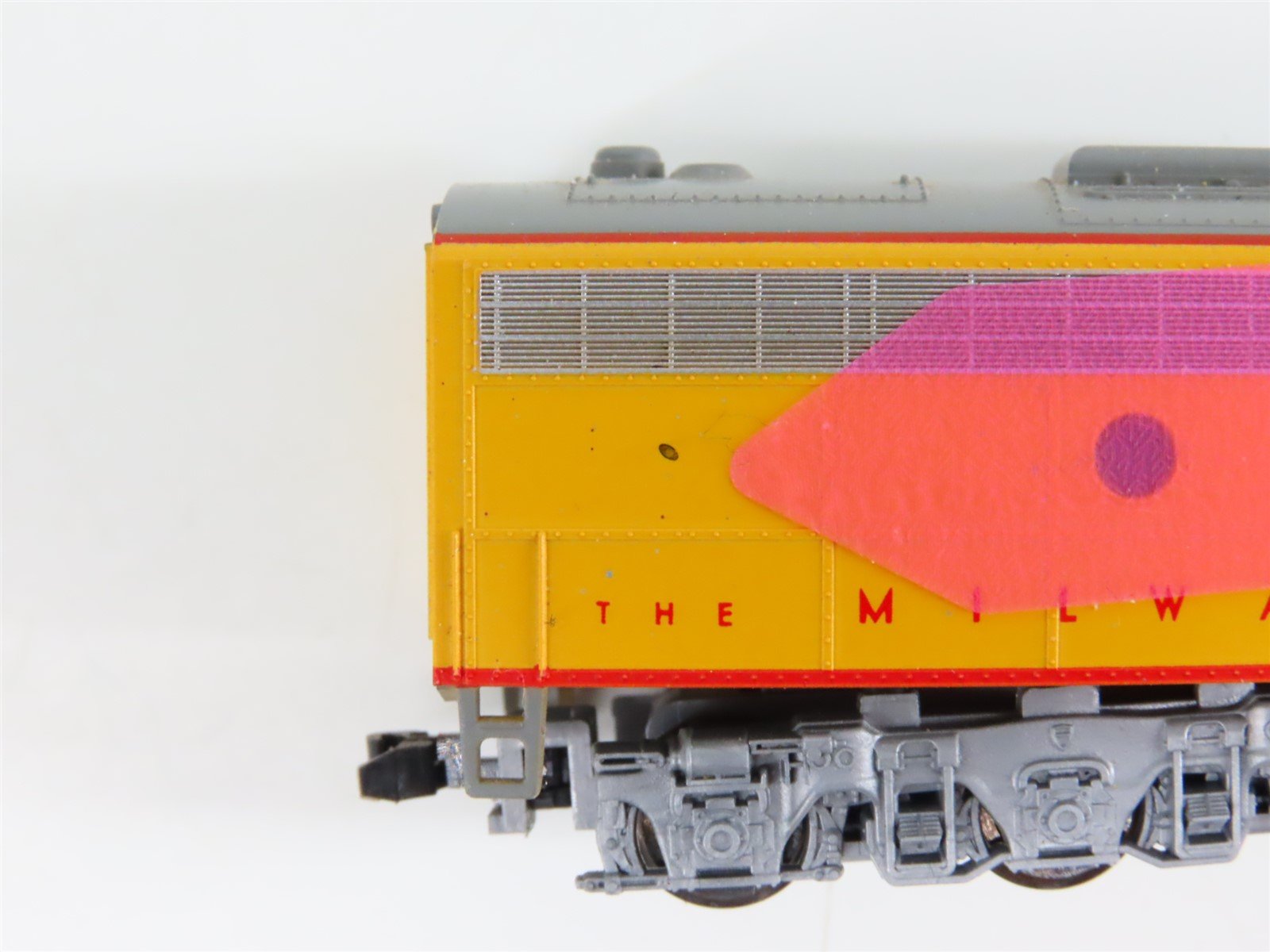 N Scale KATO 176-292 MILW Milwaukee Road E8/9B Diesel Locomotive #34B