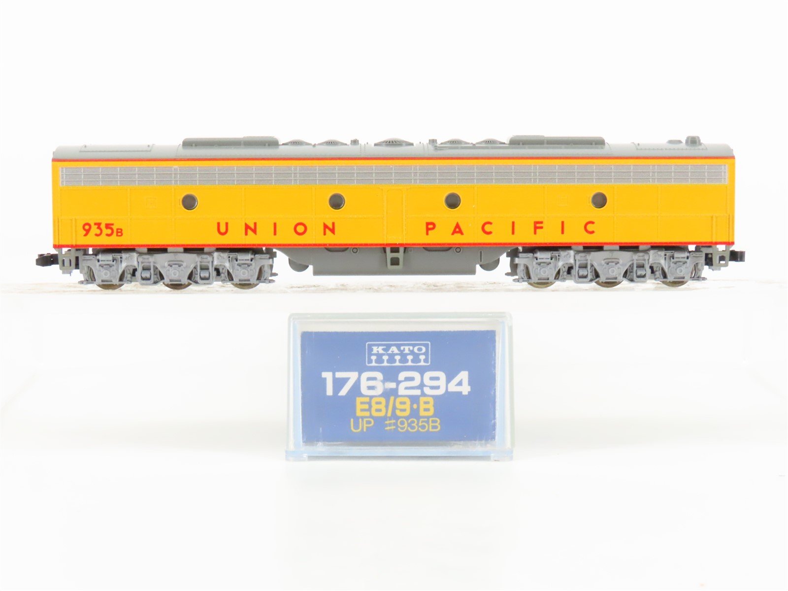 N Scale KATO 176-294 UP Union Pacific E8/9B Diesel Locomotive #935B