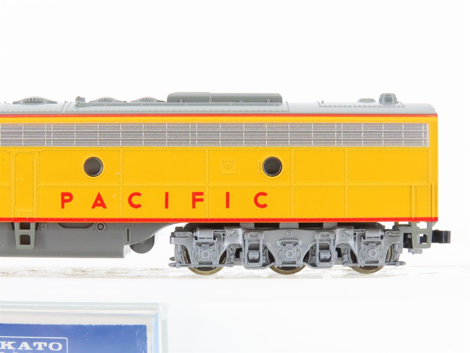 N Scale KATO 176-294 UP Union Pacific E8/9B Diesel Locomotive #935B